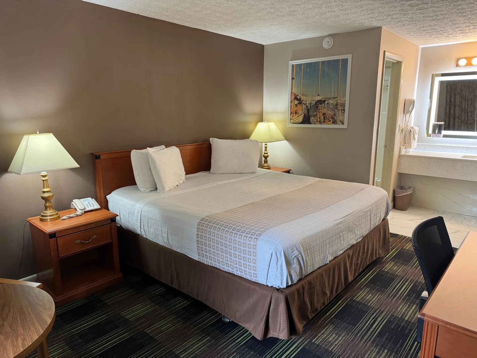 Single King Room with comfortable bed and modern amenities