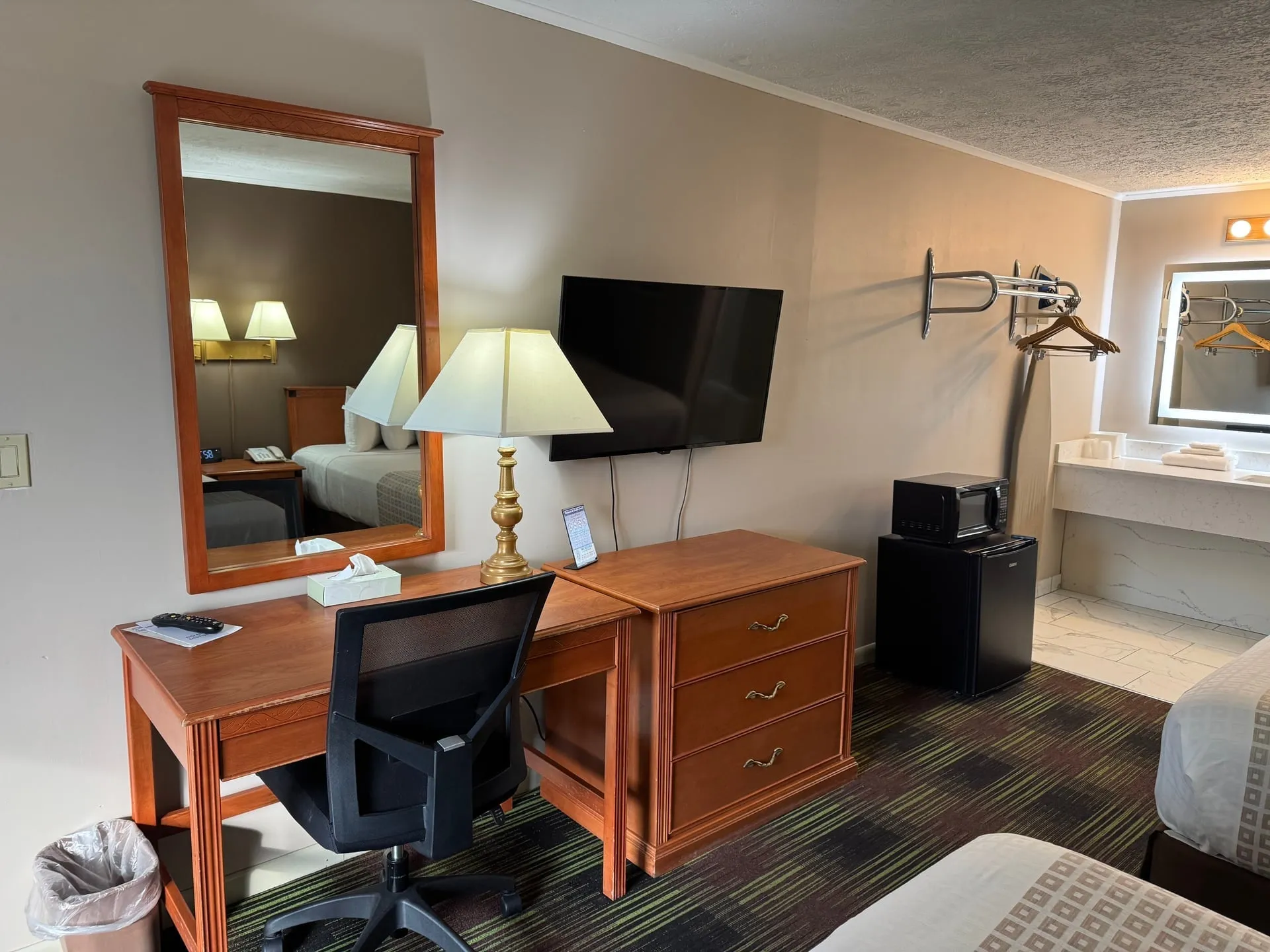 Poolside room TV and desk area